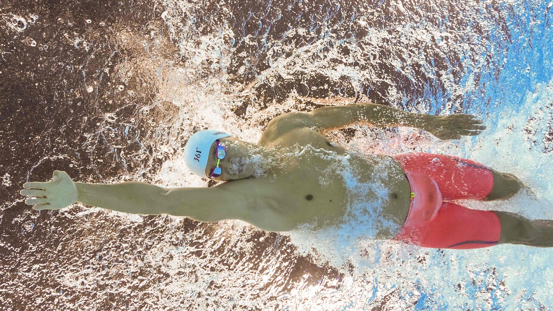 开云体育入口-广州队横扫马刺震惊全球!高诗岩制胜一抛,改写中美篮球历史